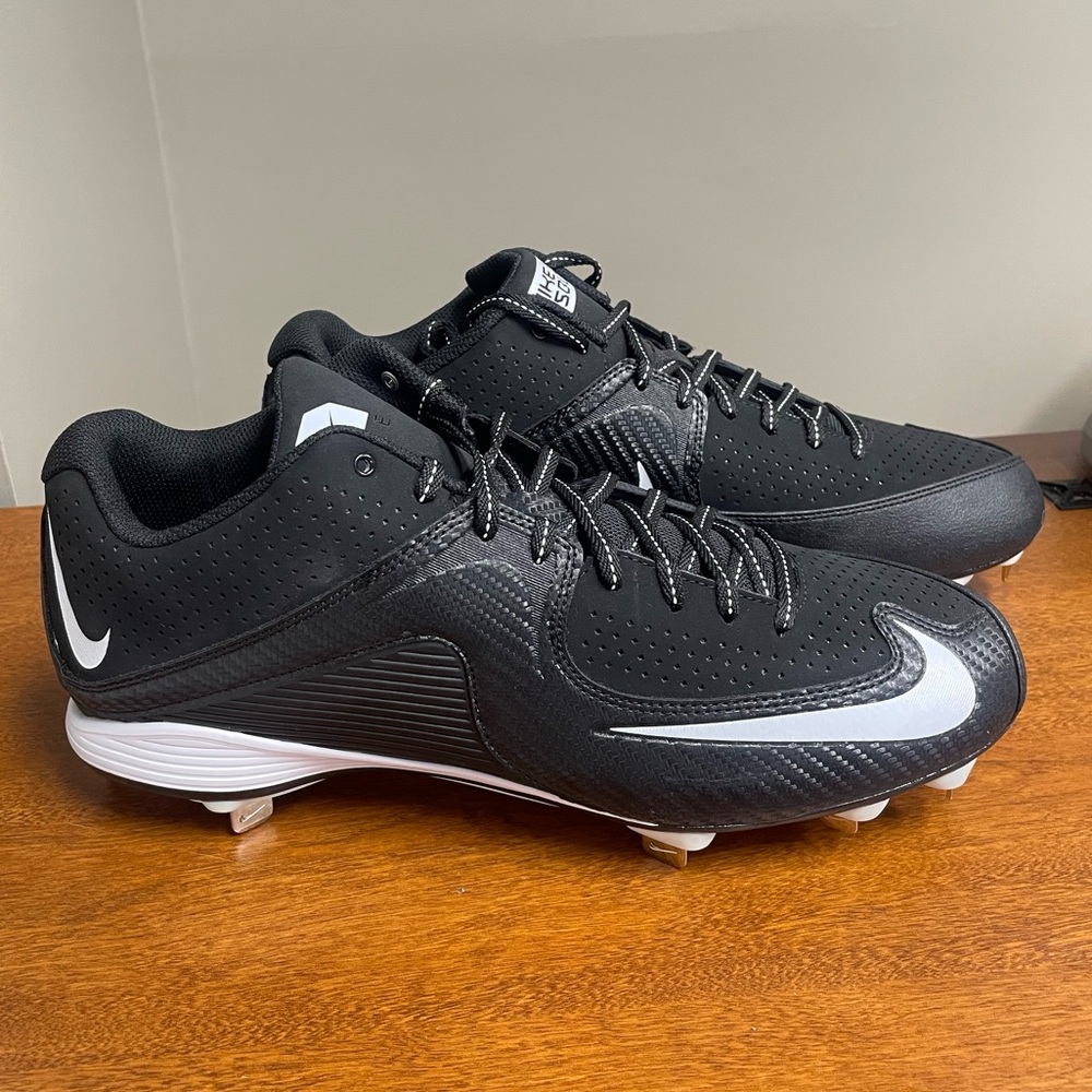 NWT Nike Men’s Strike 2 Baseball Black and White Athletic Cleats 684686-010